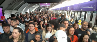 Passageiros reclamaram de lentidão na Linha 5-Lilás; vítima ficou prensada entre portas