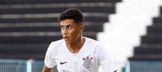 Kauê durante jogo das categorias de base do Corinthians