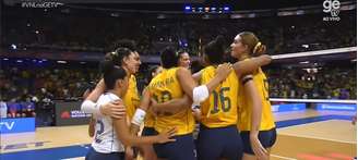 Seleção feminina vence jogaço de cinco sets e encerra invencibilidade de 39 partidas da Itália.