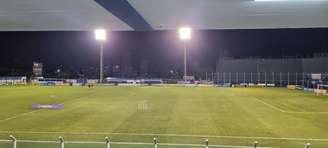 Estádio Anacleto Campanella voltou a ter luz cerca de uma hora antes do jogo (Foto: Gabriel Santos)
