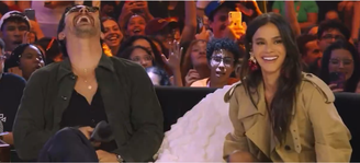 Bruna Marquezine pediu para Romulo Estrela tirar a camisa na CCXP25 após pedido do público