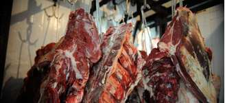 Frigoríficos embalavam novamente carnes vencidas e colocavam à venda, sob vista grossa de fiscais do Ministério da Agricultura, Pecuária e Abastecimento subornados