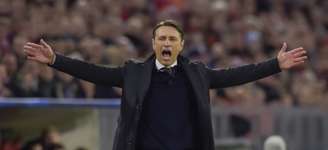 Treinador não vive um bom momento no comando do Bayern (Foto: GUENTER SCHIFFMANN / AFP)