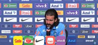 Alisson durante a entrevista coletiva nesta quinta-feira