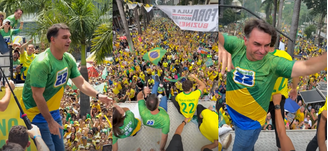 Flávio não discursou, mas dançou ao som de músicas contrárias ao PT