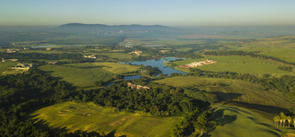 A Fazenda Boa Vista se apresenta como referência nacional de empreendimentos de campo, conta com 12 milhões de m², sendo 3 milhões deles cobertos por matas nativas, lagos, bosque e jardins