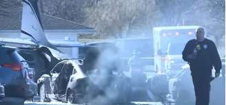 Avião com 5 pessoas a bordo cai em estacionamento de lar para idosos na Pensilvânia