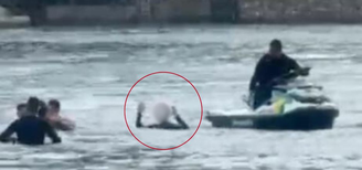 Adolescente é capturado no mar após roubar correntes de ouro de banhista em praia de SP