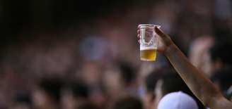 Governo de São Paulo vetou projeto de lei que liberaria bebidas alcoólicas nos estádios (Foto:Reprodução)