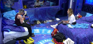 Juliano chora ao conversar com Ana Paula