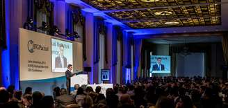 <p>Aécio Neves palestra em Nova York</p>