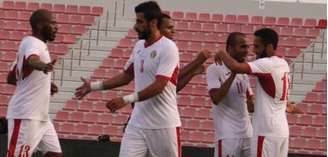 Jogadores da Jordânia comemoram gol sobre os chineses.