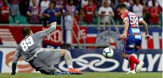 Artur marcou o gol do triunfo do Bahia sobre o Avaí.