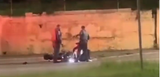 PM agride motociclista rendido com chutes e capacete na zona leste de SP