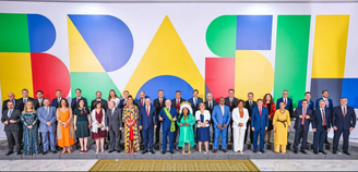 Lula com todos os ministros empossados em 1º de janeiro de 2023