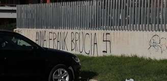 Escolas são pichadas com frases antissemitas na Itália