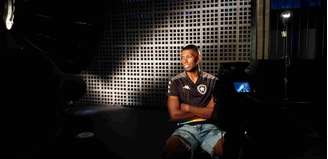 Kanu é um dos protagonistas de "Acesso Total", o documentário do Botafogo (Foto: Reprodução)