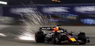 Verstappen solta faíscas no Bahrein. Para pouco espanto, a F1 2023 é mais rápida do que 2022