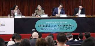 Primeiro painel no Seminário Internacional – Inteligência Artificial, Democracia e Eleições