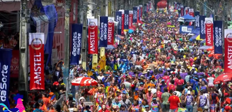 Galo da Madrugada atrai multidão no Recife