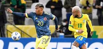 Roger Martinez e Neymar em jogo