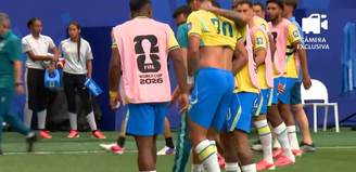 Paquetá sai carregado de campo