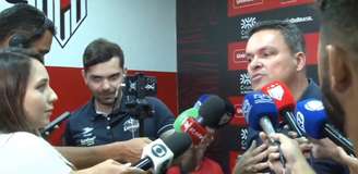 Nathália Freitas e Adson, presidente do Atlético-GO