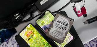 Polícia Civil cumpriu mandado de busca e apreensão contra professor, que resultou na coleta de aparelhos eletrônicos que serão periciados