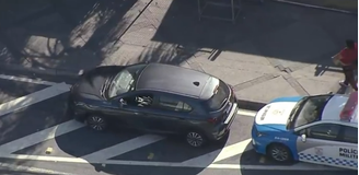 Carro foi alvejado por criminosos na Barra da Tijuca