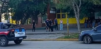 Estudante abre fogo em escola, mata colega e deixa dois feridos na Argentina