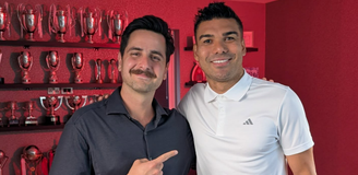 Fred Caldeira durante entrevista com Casemiro, do Manchester United