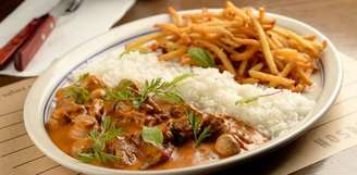 Prato feito, o popular PF, é queridinho na hora do almoço