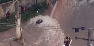 Zona norte de São Paulo teve rompimento de adutora que alagou diversas vias