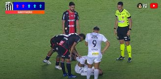 Neymar cai momentos depois de entrar em campo pelo Santos