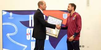 Príncipe William entrega o prêmio a Gareth Southgate, ex-técnico da Inglaterra