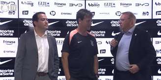 Marcelo Paz e Osmar Stabille apresentam Fernando Diniz em coletiva