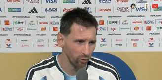 Lionel Messi terminou a partida com galo na cabeça