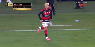 Arrascaesta volta a atuar pelo Flamengo após quase um mês afastado por uma cirurgia no punho