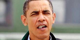 <p>Presidente já havia sofrido críticas semelhantes por aparentemente mascar chiclete durante o funeral do ex-presidente sul-africano Nelson Mandela, em dezembro</p>