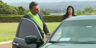 TV flagra aparente discussão entre Bolsonaro e Michelle antes de desfile