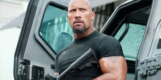 The Rock interpretou o agente Luke Hobbs em vários filmes de Velozes & Furiosos