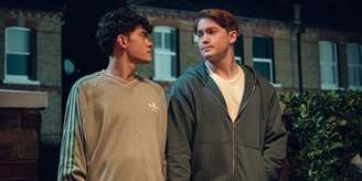 Joe Locke (Charlie) e Kit Connor (Nick) em 'Heartstopper'.