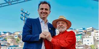 Rodrigo Pacheco, senador do PSD, ao lado do presidente Luiz Inácio Lula da Silva
