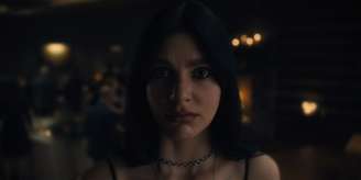 Camila Morrone interpreta Rachel Harkin na série 'Algo Horrível Vai Acontecer', lançamento de terror da Netflix