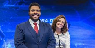 Os âncoras Paulo Vieira e Renata Gaspar foram ofuscados por piadas fracas