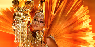 Sabrina Sato aposta em look dourado pela Gaviões