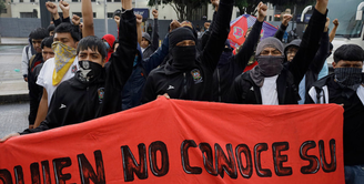 Os professores montaram um acampamento de protesto para exigir a revogação da Lei ISSSTE de 2007, que, segundo eles, afeta suas aposentadorias e benefícios. Eles também reivindicam aumentos salariais, a reintegração de professores demitidos e o início de um diálogo direto com a presidente mexicana Claudia Sheinbaum, entre outras demandas.