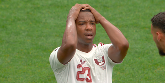 Madibo, do Catar, fica abalado após ver a lesão de Koné, do Canadá