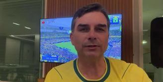 Flávio Bolsonaro manda indireta para Michelle após críticas
