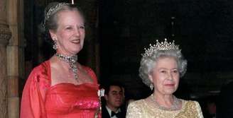 Margarida, de 1,82m de altura, e Elizabeth, que media 1,57m: rainhas contra a abdicação